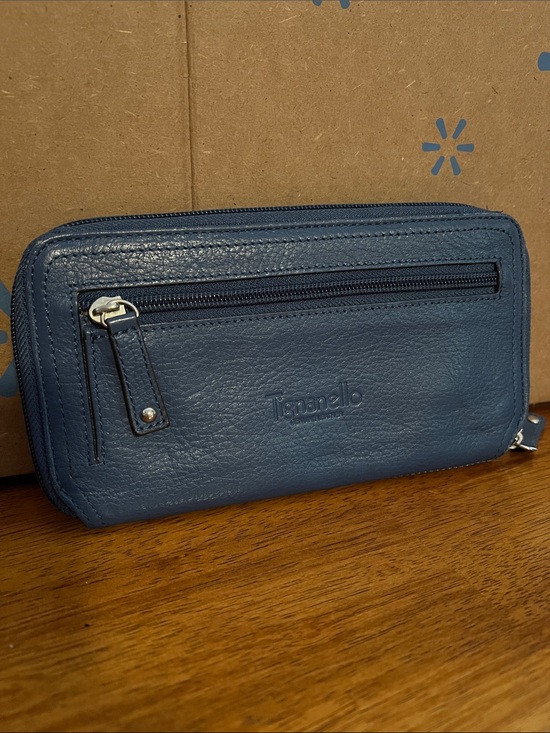 Tignanello Handbags - Tignanello Navy Leather Zip Wallet